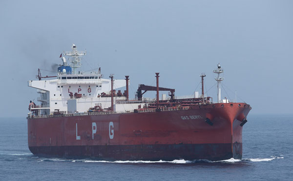 聚氨酯泡沫粘接力改善劑，解決仿木泡沫制品脫模后表面漆膜附著力差的問(wèn)題